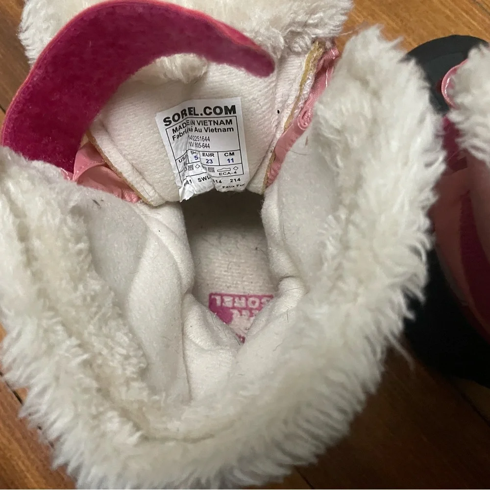 Sorel Pink and Black Toddler Snow Boots with Faux Fur Size 6